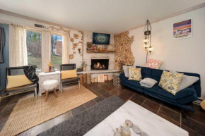 Cozy Condo with Shuttle Access about 4 Mi to Skiing